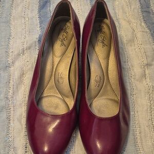 Soft Style by Hush Puppies Sz 8.5 Deanna Pump Tibetan Red NWOT